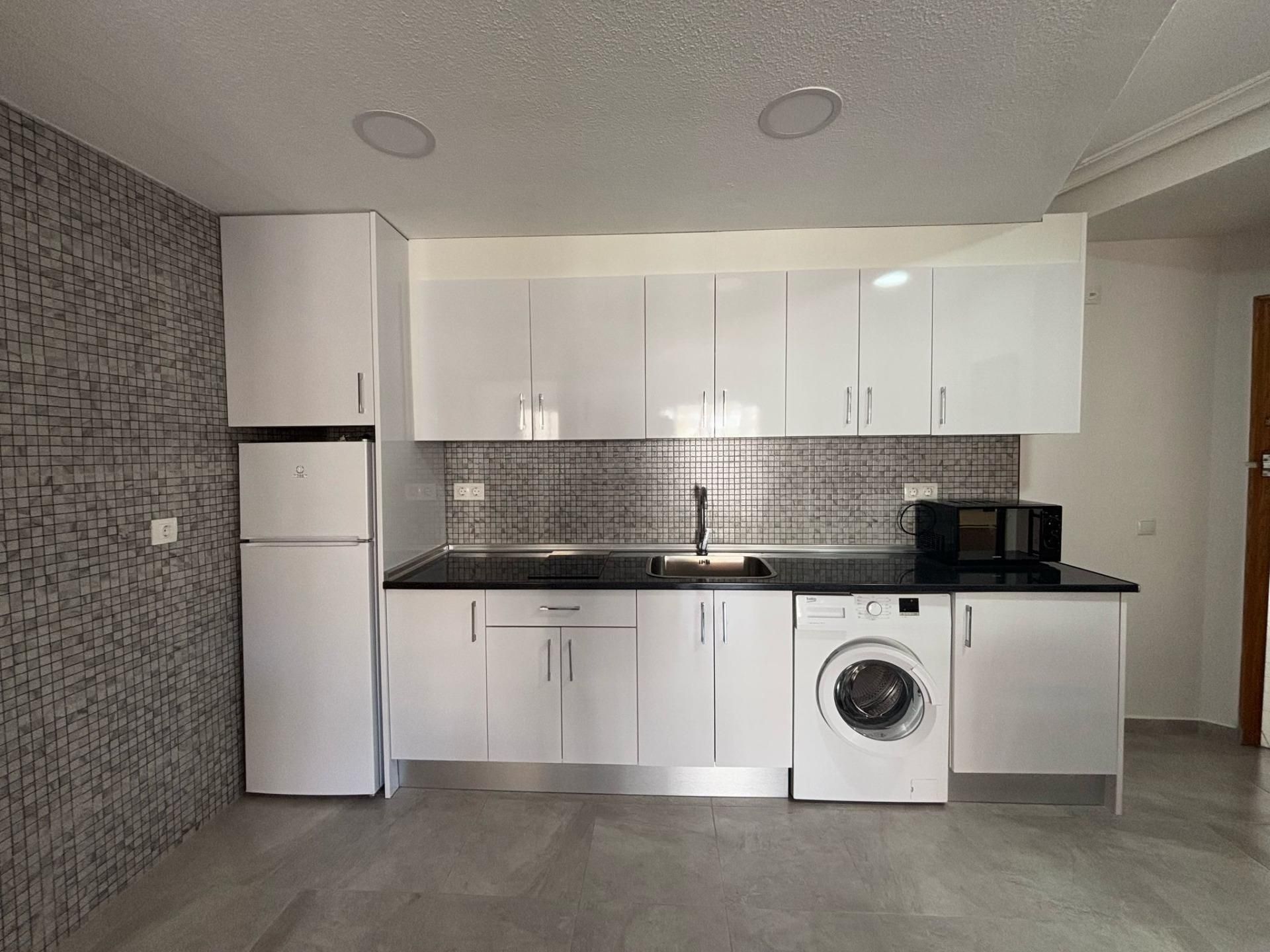 Cuina de Apartament en venda en Torrevieja amb Aire condicionat, Balcó i Piscina comunitària