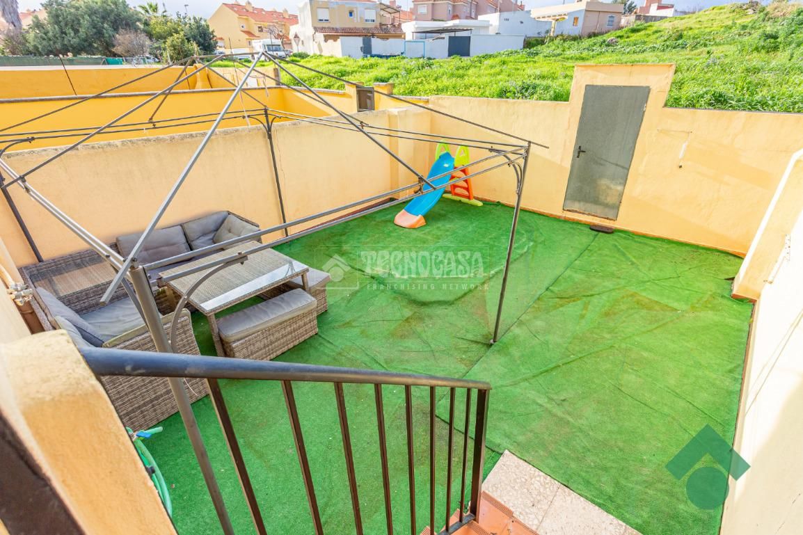 Terrassa de Casa adosada en venda en Algeciras amb Balcó