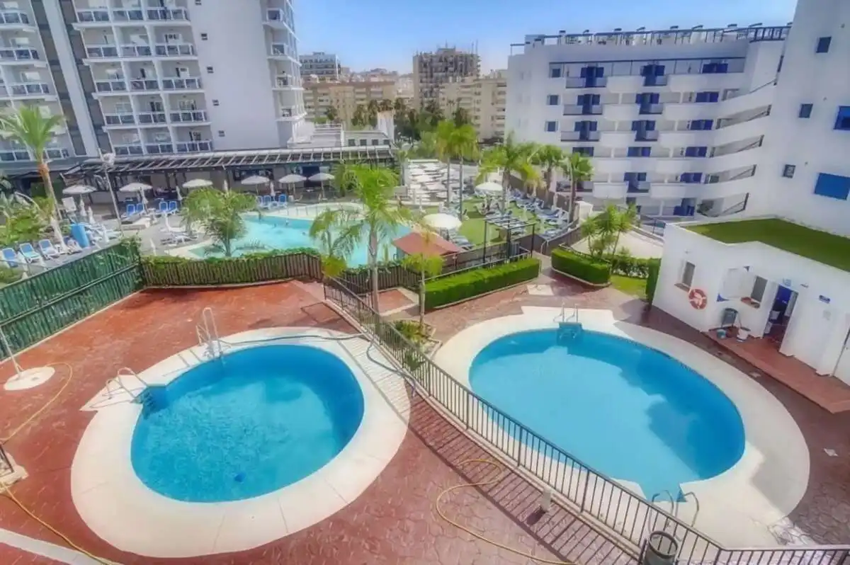 Flat with pool for sale in Torrequebrada, imagen 2