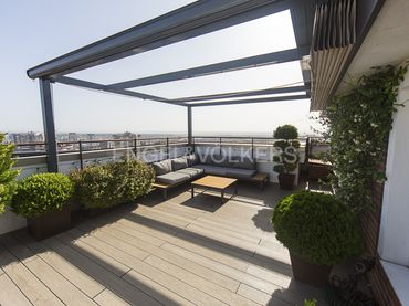 Penthouse with pool for sale in Calle del Condado de Treviño