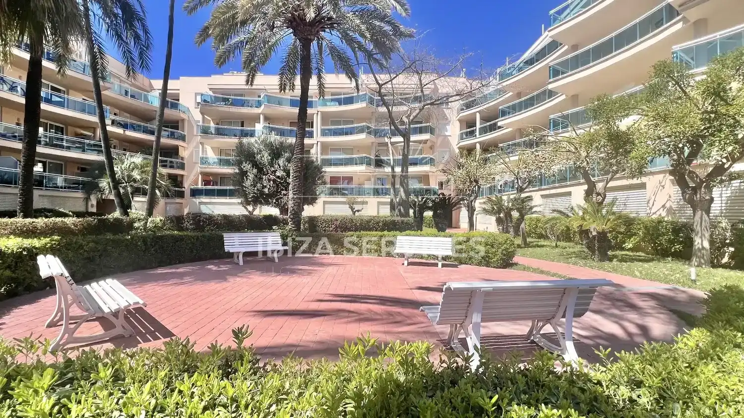 Vista exterior de Pis en venda en Eivissa amb Aire condicionat, Jardí privat i Piscina