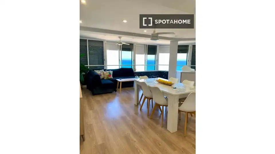 Vista exterior de Apartamento para compartir en Gandia con Aire acondicionado, Terraza y Amueblado