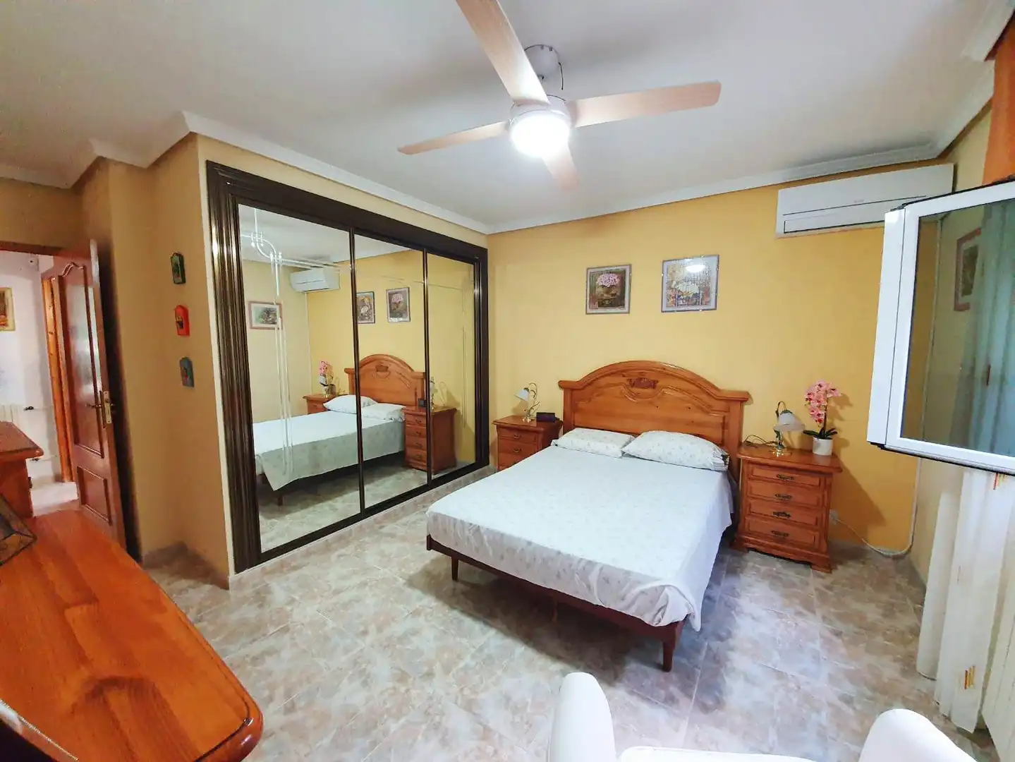Schlafzimmer von Haus oder Chalet zum Verkauf in Casarrubios del Monte mit Klimaanlage, Heizung und Schwimmbad