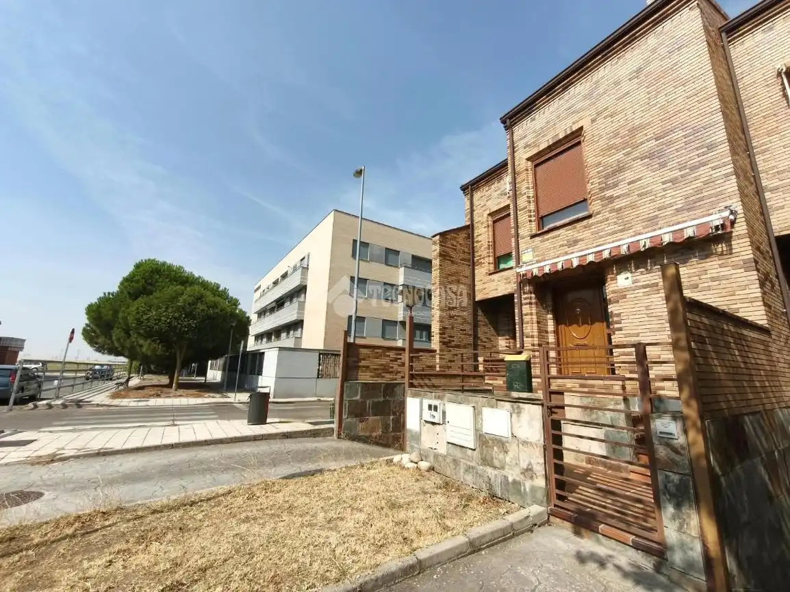 Casa aparellada en venda a Medina del Campo