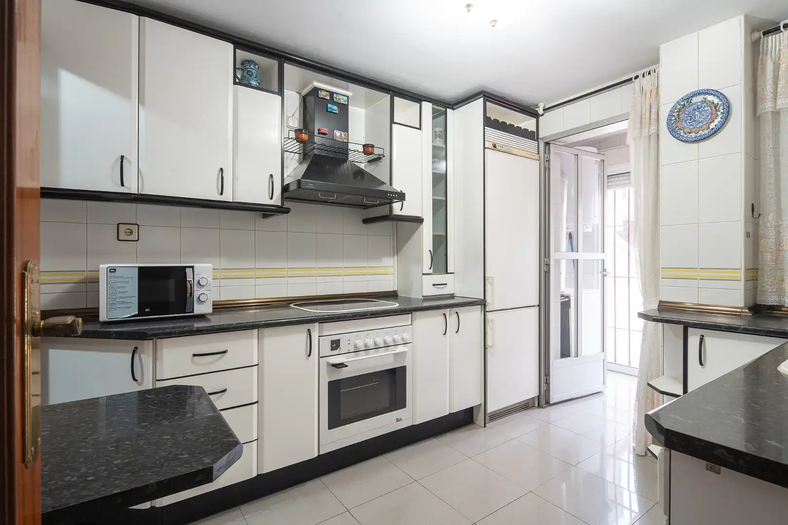 Casa adosada en venta en Angustias - Chana - Encina