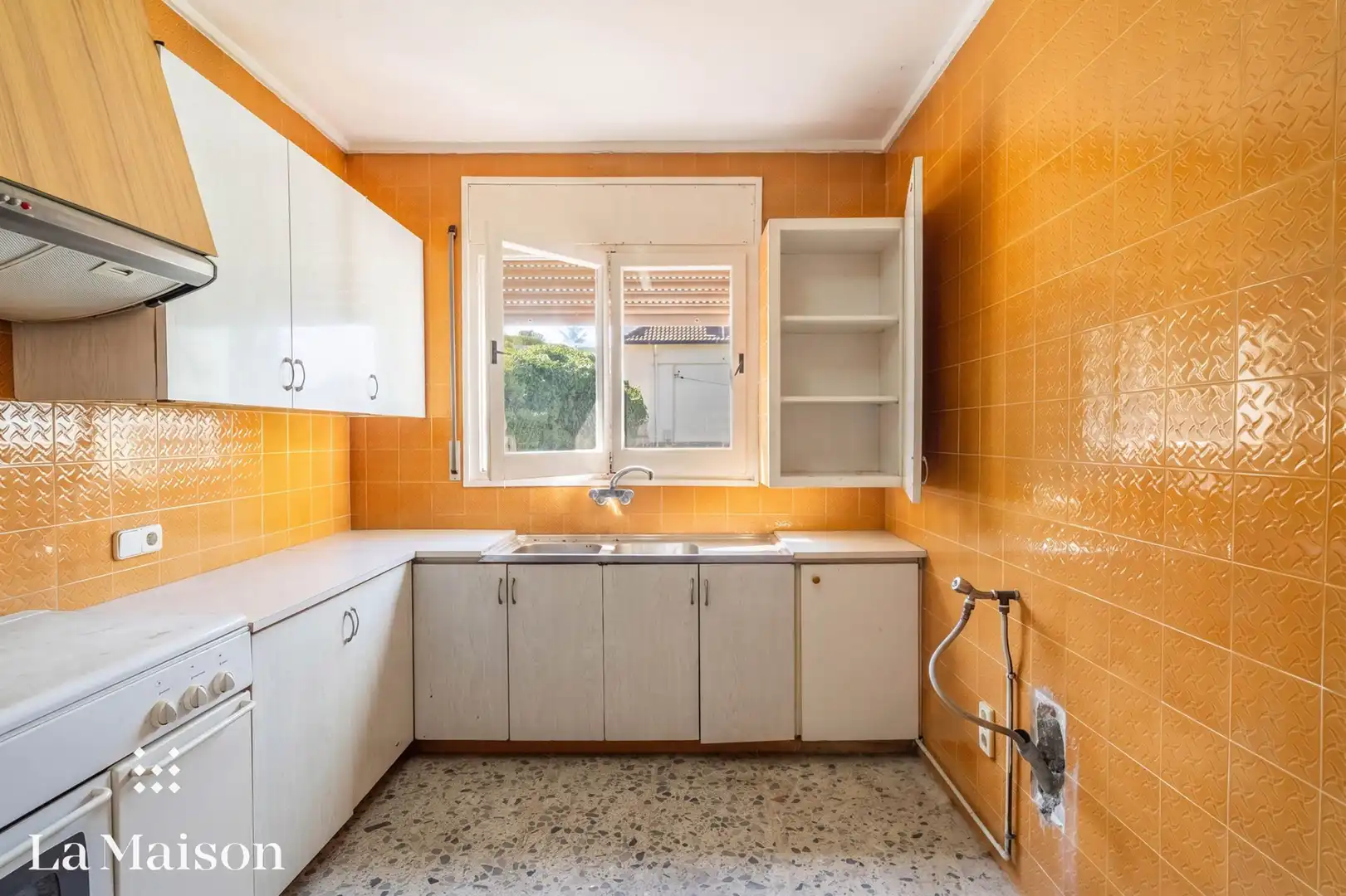 Cuina de Casa o xalet en venda en Arenys de Mar amb Jardí privat, Terrassa i Traster