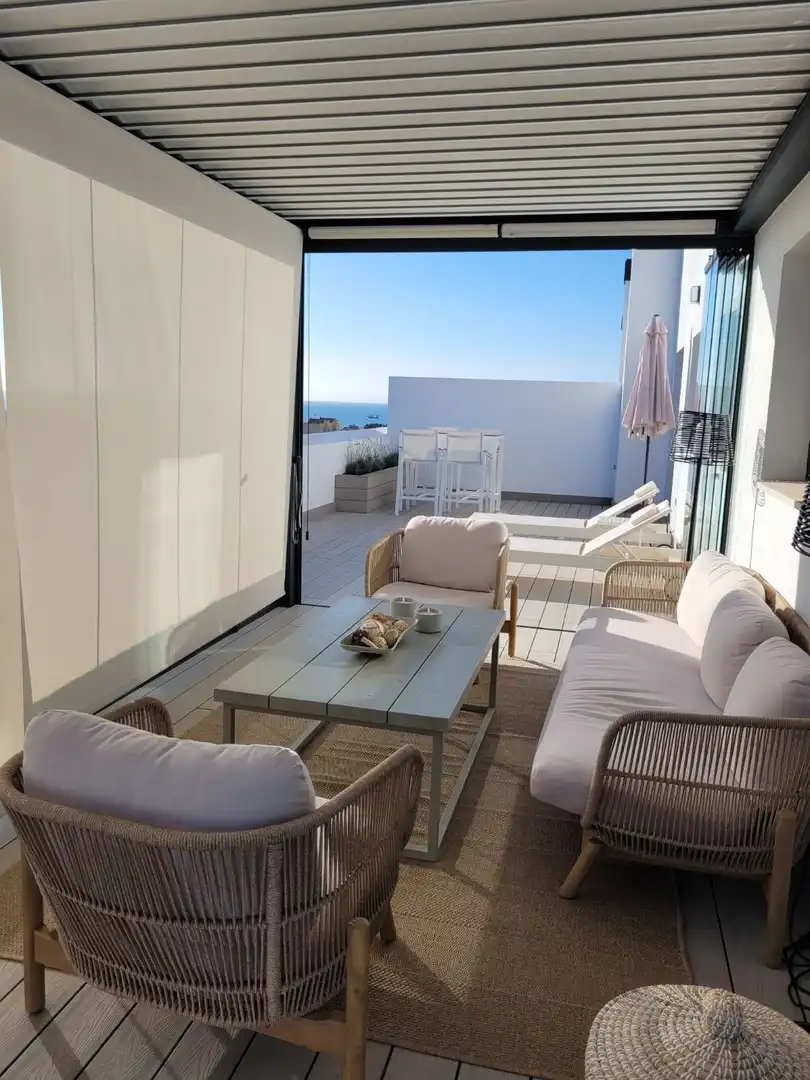 Terraza de Ático en venta en Vélez-Málaga con Aire acondicionado, Piscina y Internet