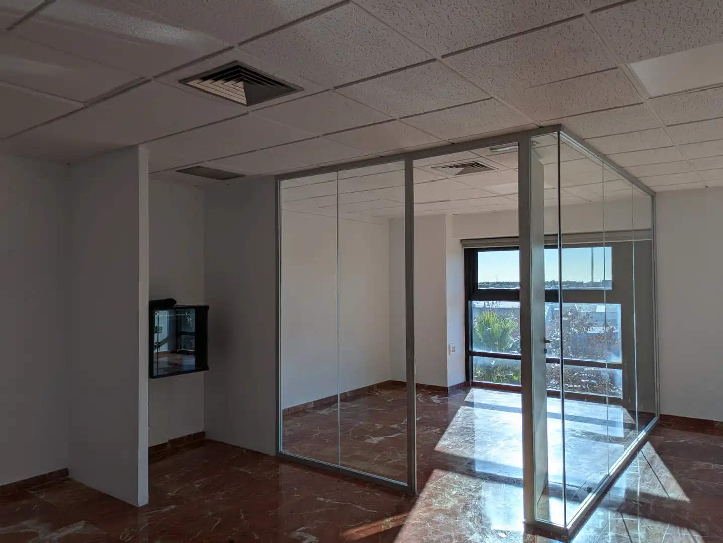 Büro zur Miete in Cornellà de Llobregat mit Klimaanlage, Heizung und Internet