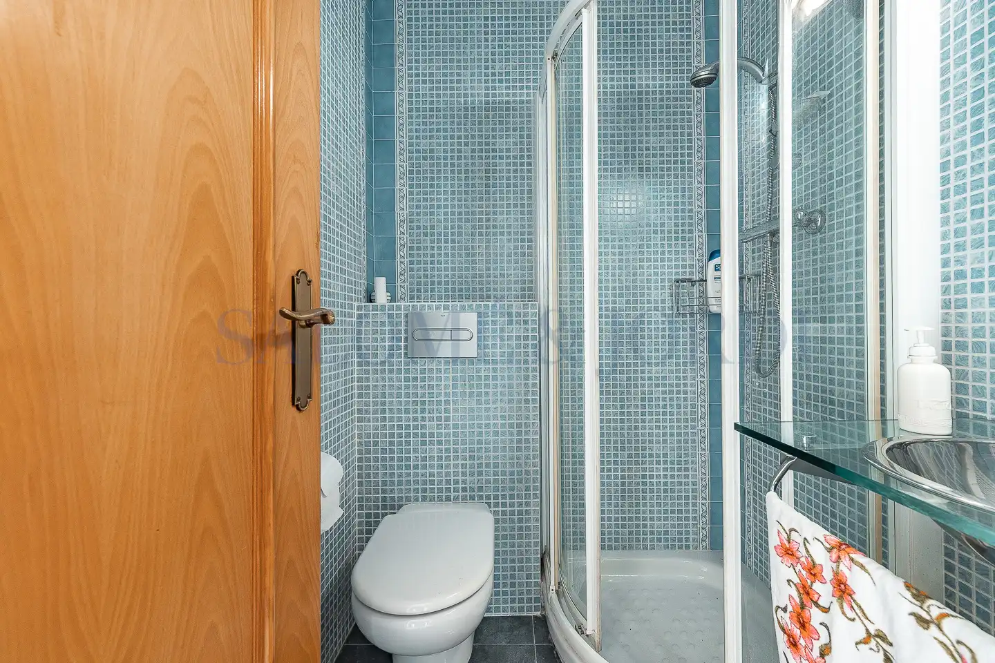 Badezimmer von Einfamilien-Reihenhaus zum Verkauf in Sant Andreu de Llavaneres mit Heizung, Privatgarten und Parkett