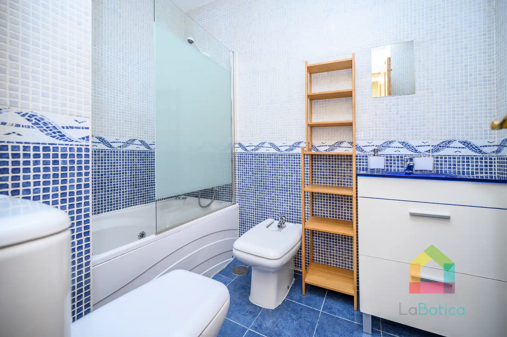 Bany de Apartament en venda en Toledo amb Aire condicionat, Moblat i Piscina comunitària