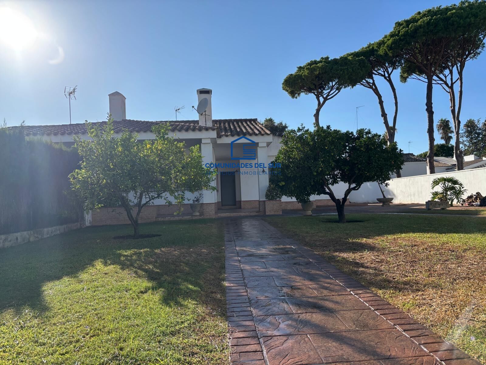 Exterior view of House or chalet for sale in El Puerto de Santa María  with Air Conditioner, Private garden and Storage room