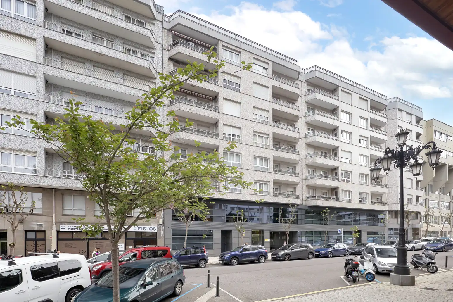 Vista exterior de Pis en venda en Oviedo  amb Calefacció, Parquet i Terrassa