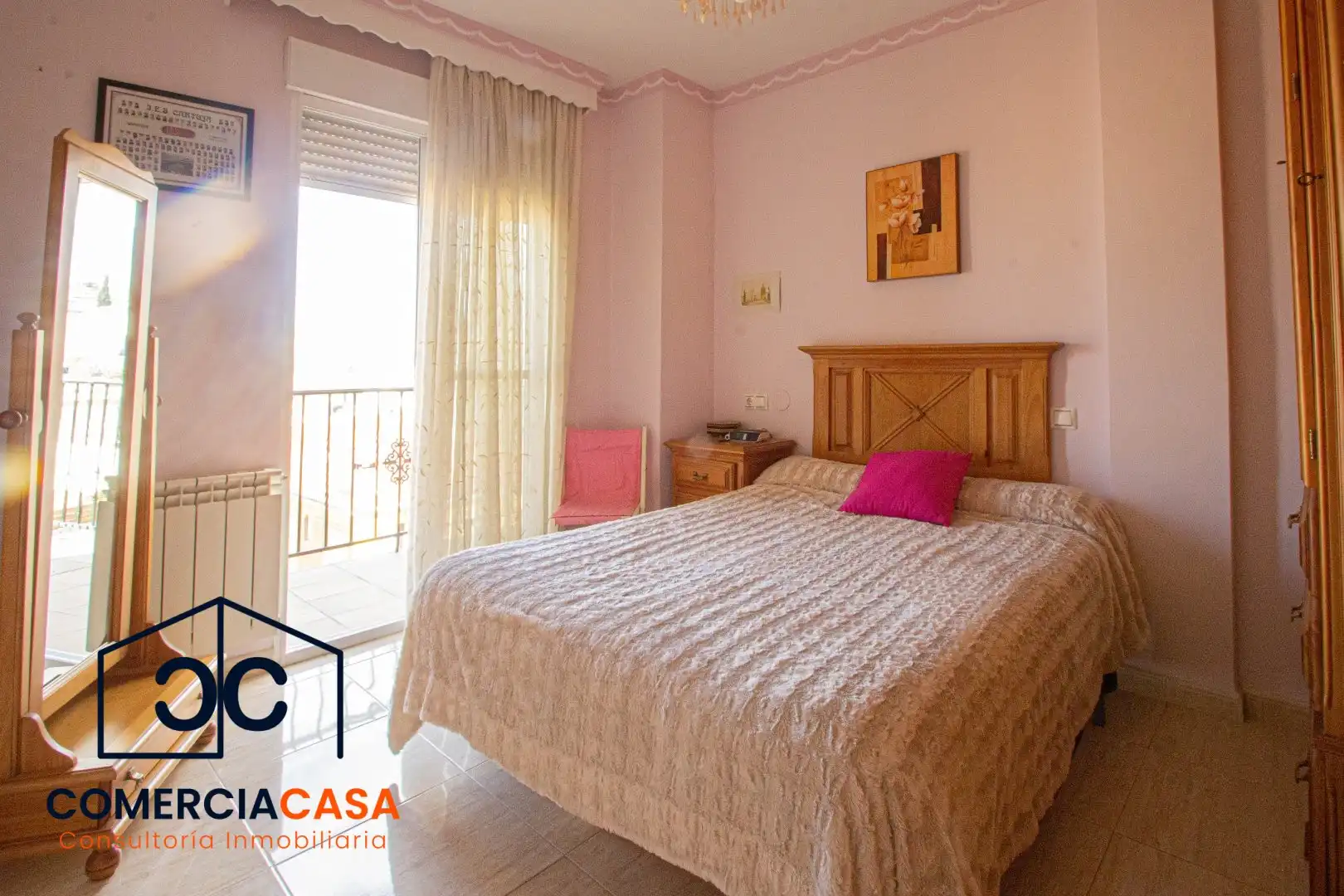 Habitación de Casa adosada en venta en Jun con Aire acondicionado, Calefacción y Terraza