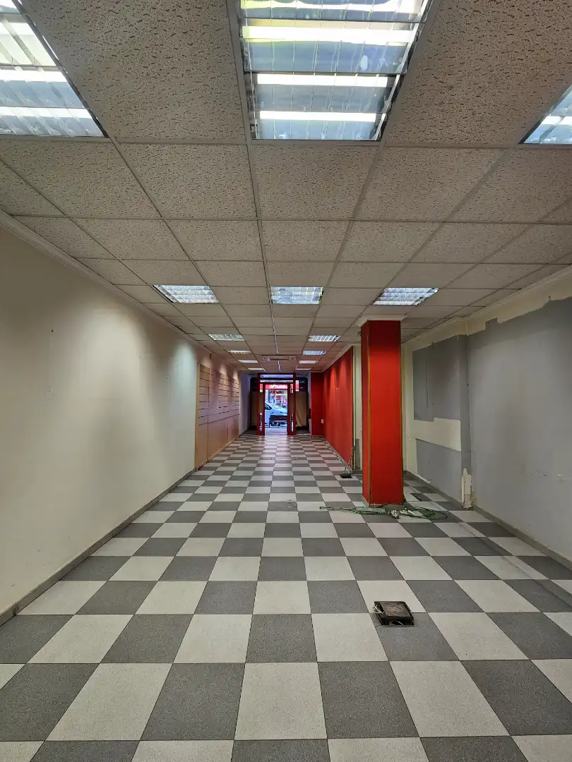 Local comercial en alquiler en Avinguda de Prat de la Riba 27, imagen 2