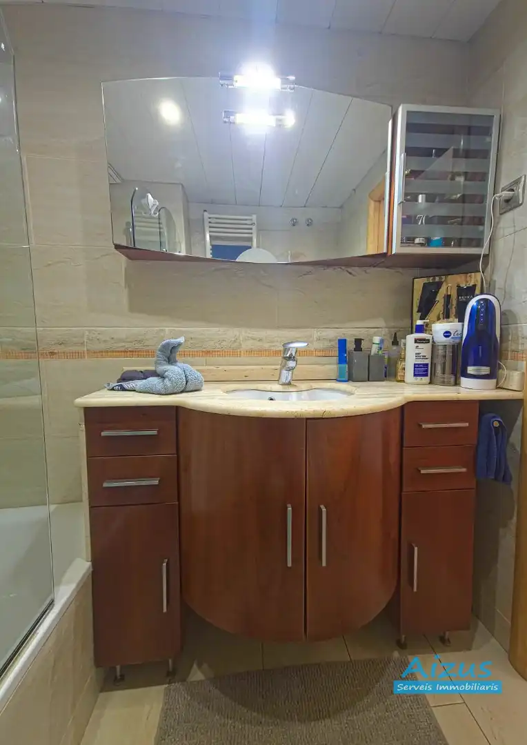 Baño de Piso en venta en Ripollet con Calefacción, Trastero y Horno
