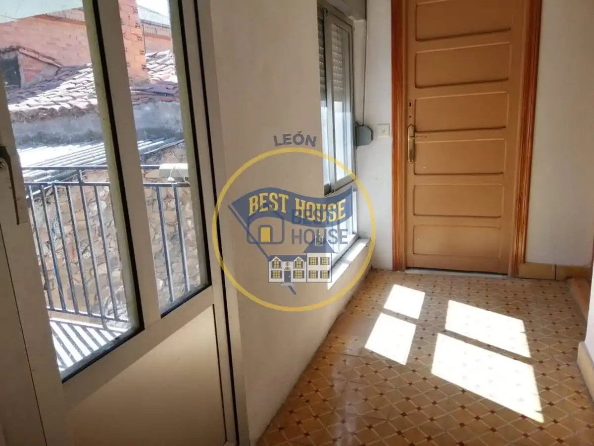 Balcony of Houses for sale in Rioseco de Tapia  with Storage room and Balcony