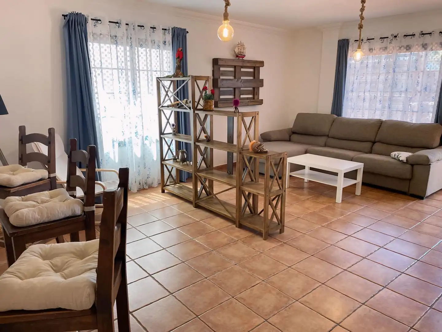 Wohnzimmer von Einfamilien-Reihenhaus zum Verkauf in El Sauzal mit Terrasse, Abstellraum und Schwimmbad