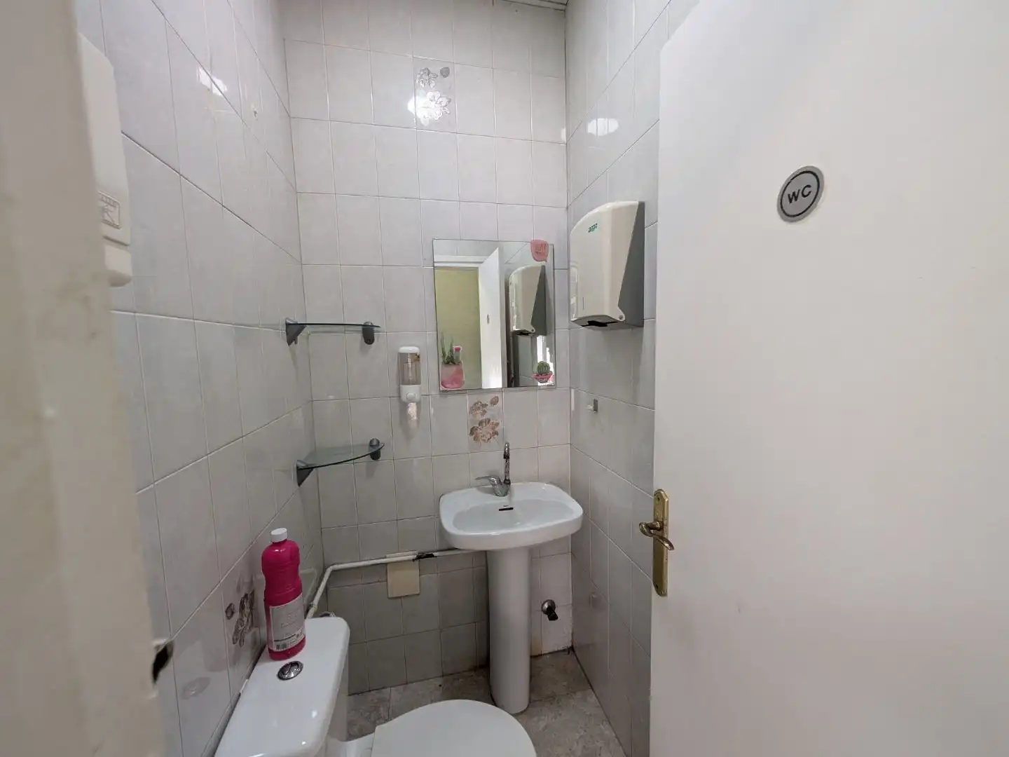 Bany de Local en venda en Málaga amb Aire condicionat i Moblat