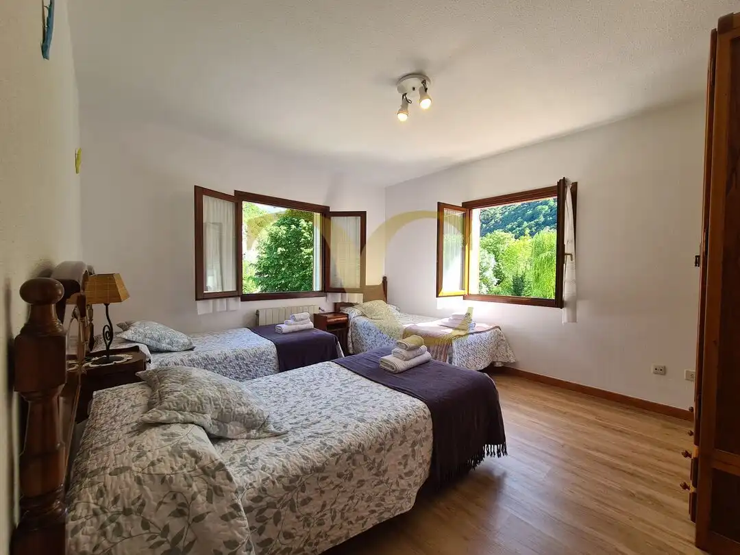 Dormitori de Casa o xalet en venda en Peñamellera Alta amb Calefacció, Jardí privat i Terrassa