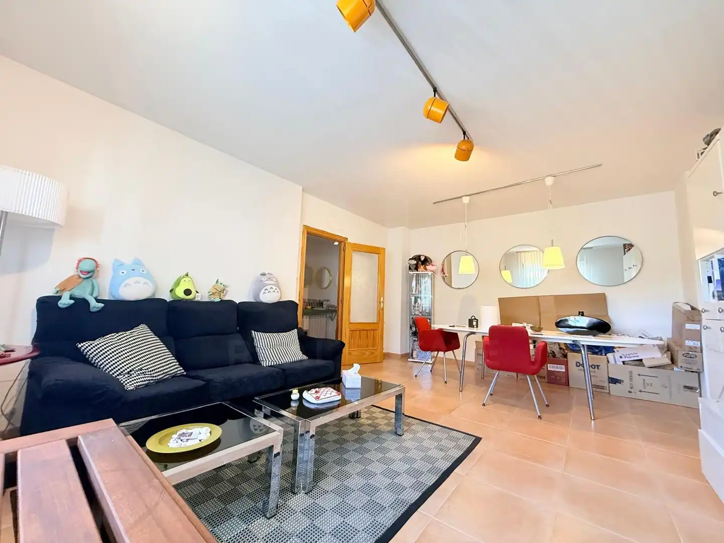Sala d'estar de Casa adosada en venda en San Martín de Valdeiglesias amb Calefacció i Terrassa
