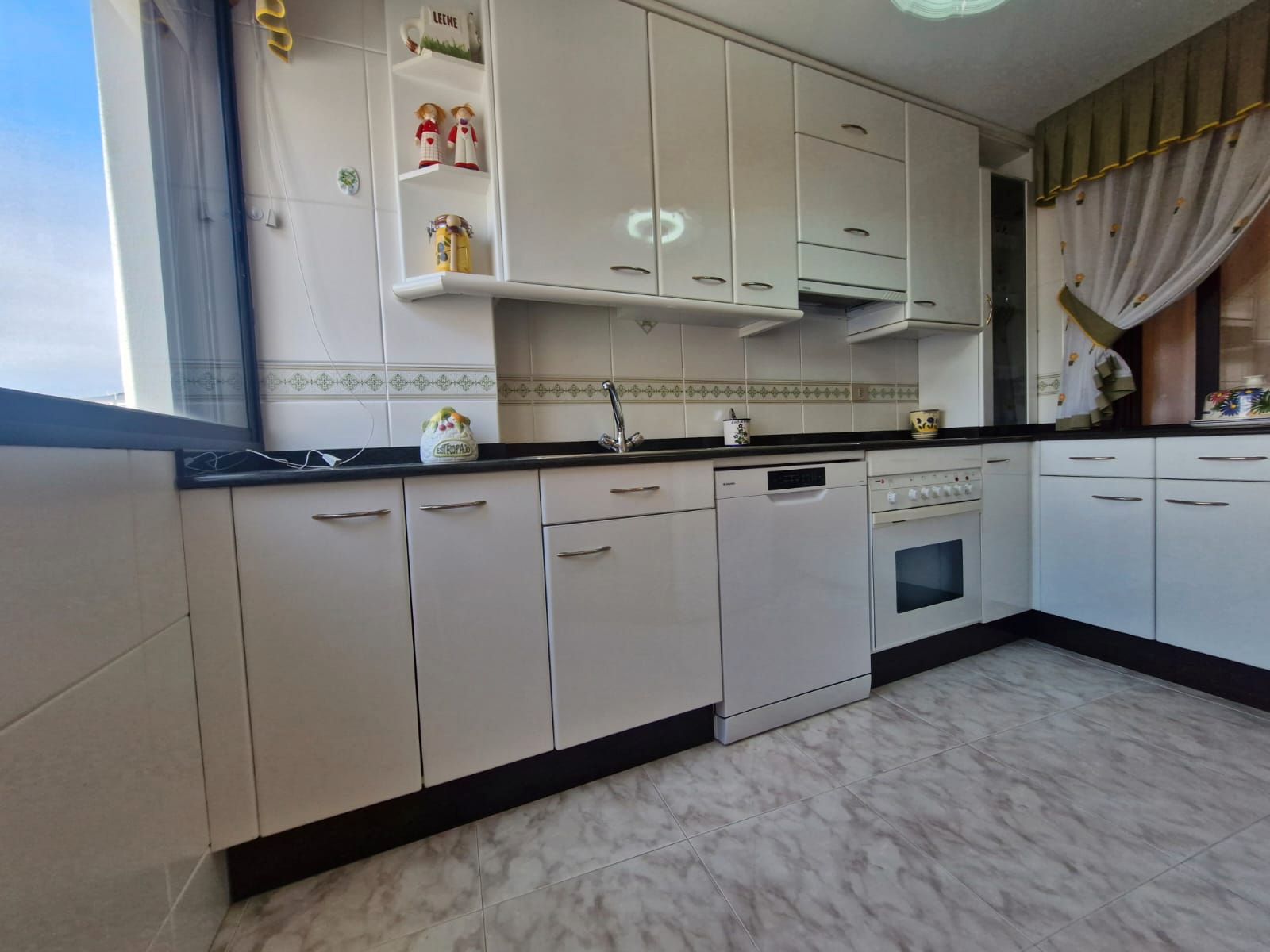 Kitchen of Flat for sale in Foz  with Heating, Storage room and Furnished