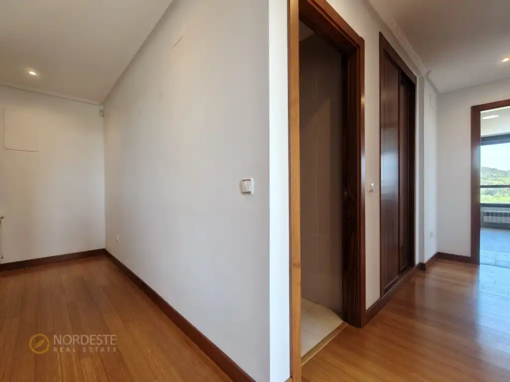 Piso de alquiler en C. Juan Antonio Álvarez Rabanal, 5, 5, HUCA - La Cadellada