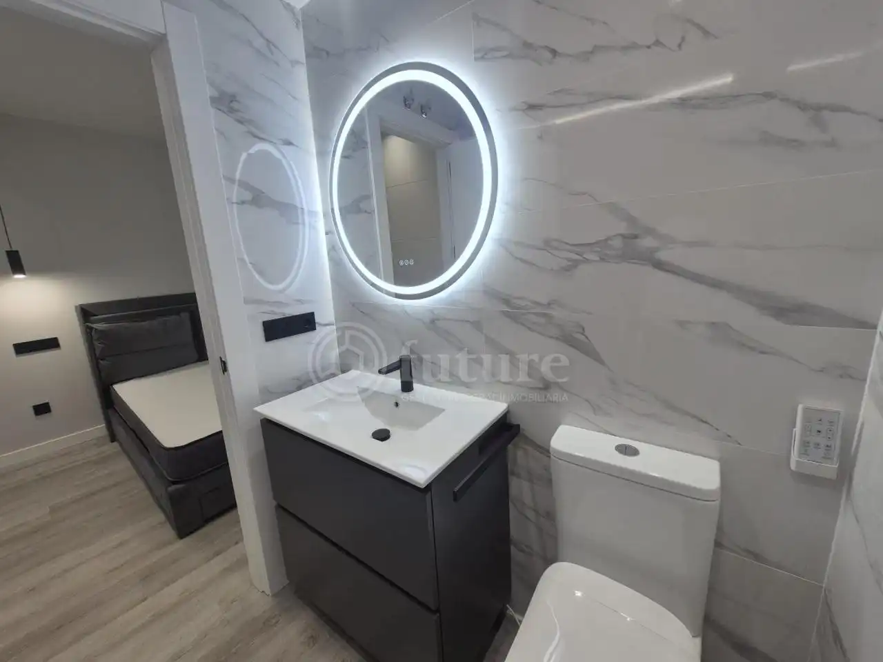 Bathroom of Study for sale in Salamanca  with Air Conditioner, Heating and Furnished