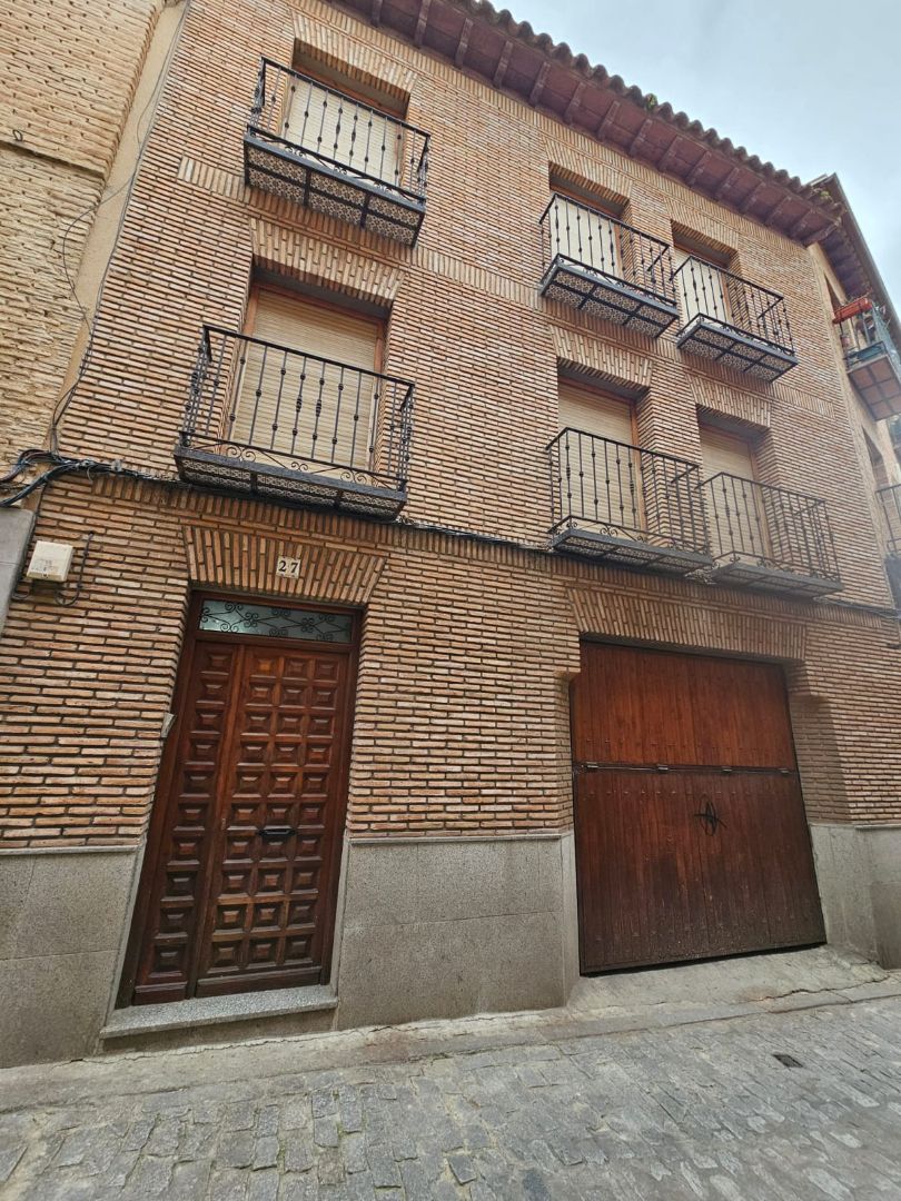 Vista exterior de Pis en venda en  Toledo Capital amb Calefacció, Terrassa i Traster