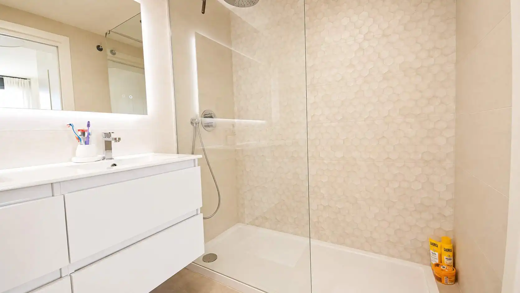 Badezimmer von Wohnung zur Miete in Badalona mit Klimaanlage, Terrasse und Möbliert