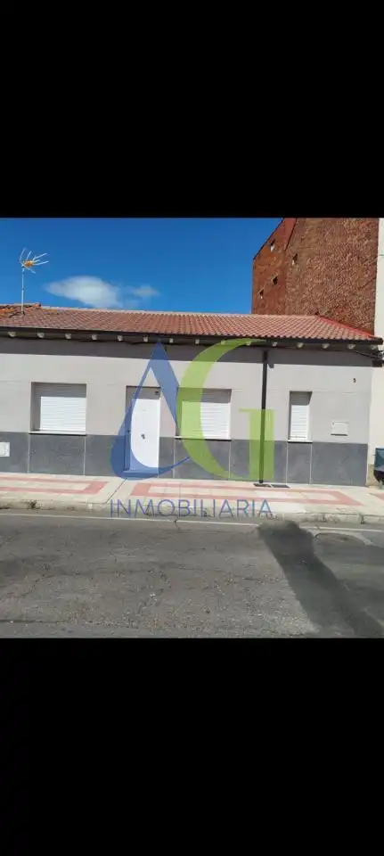 Exterior view of Houses for sale in San Andrés del Rabanedo  with Heating, Private garden and Parquet flooring