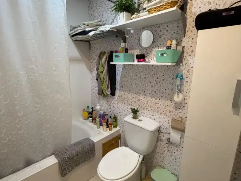 Baño de Piso en venta en Cobeña con Aire acondicionado y Amueblado