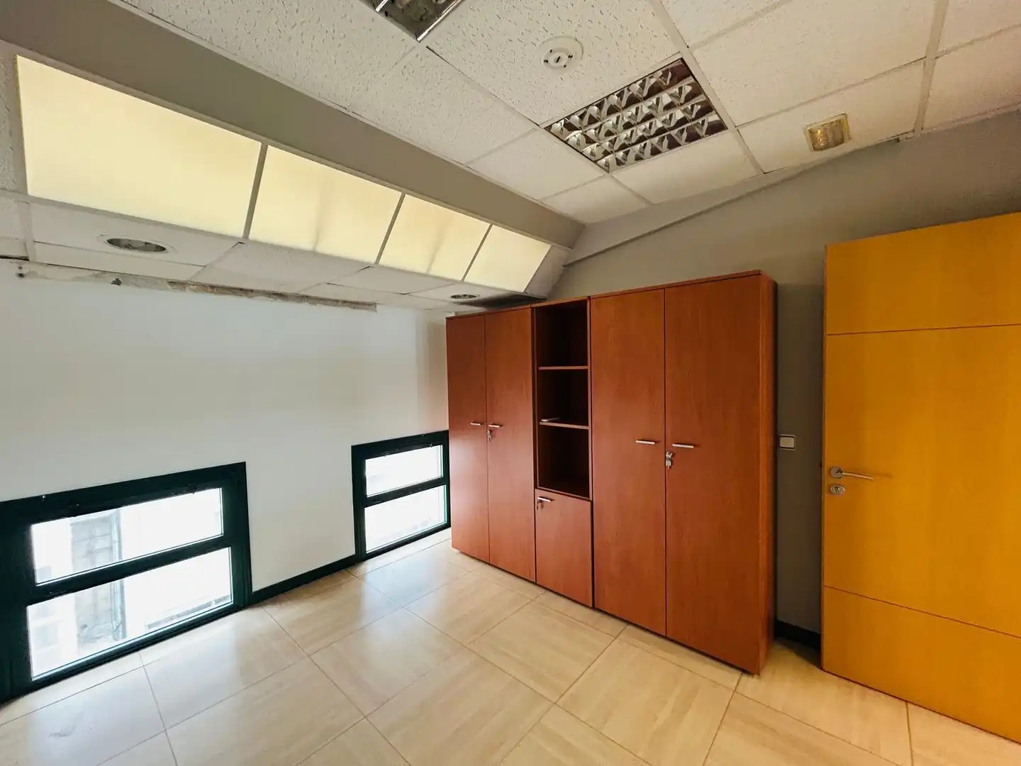 Büro zur Miete in A Coruña Capital  mit Heizung