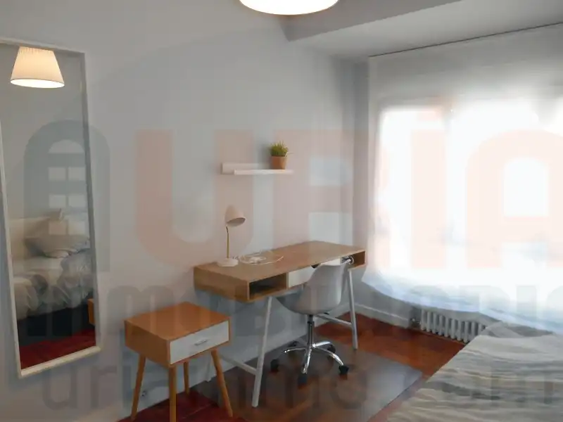Schlafzimmer von Wohnung zur Miete in Oviedo  mit Heizung, Terrasse und Möbliert