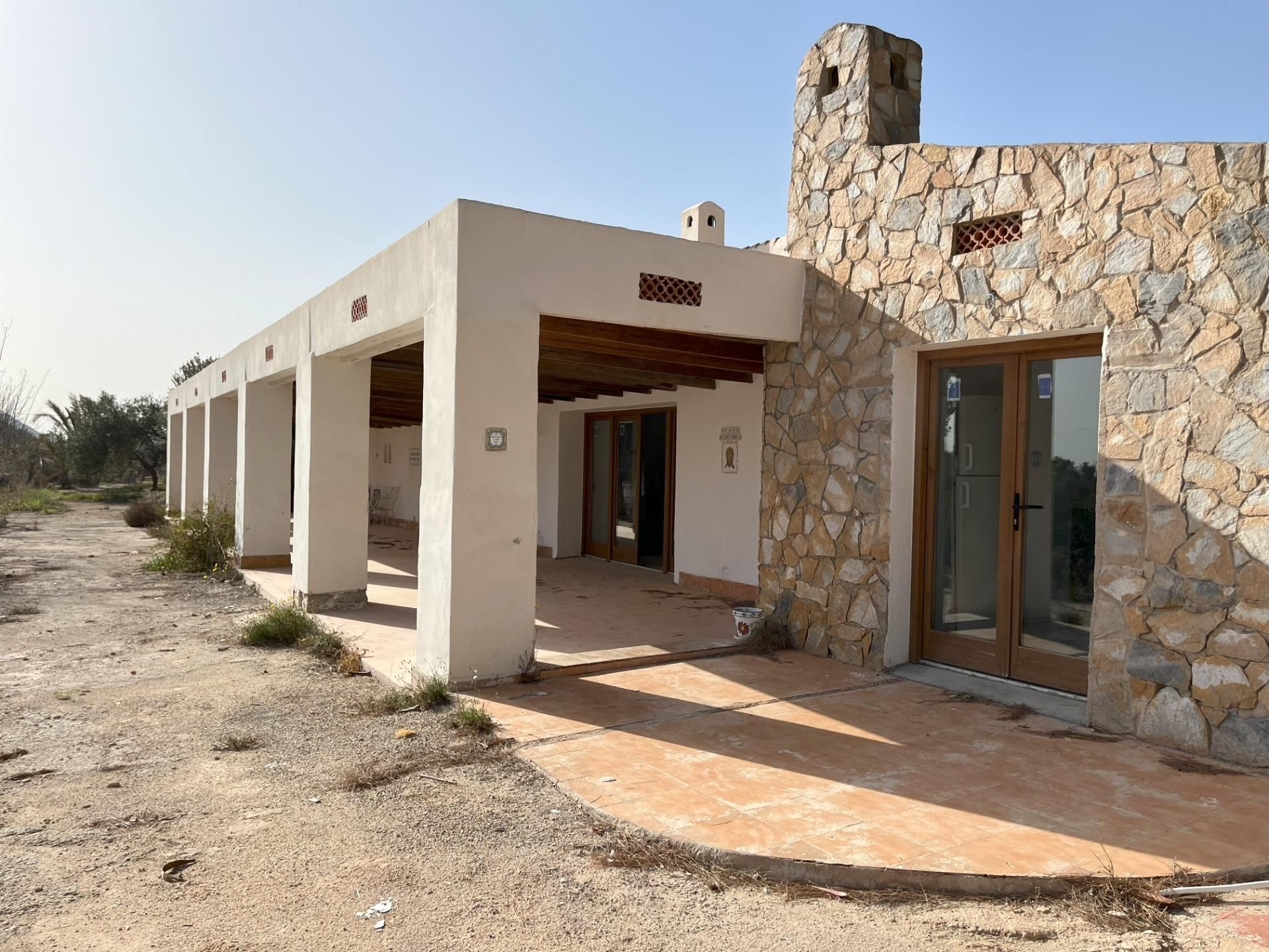 Außenansicht von Country house zum verkauf in Alicante / Alacant mit Privatgarten, Terrasse und Alarm