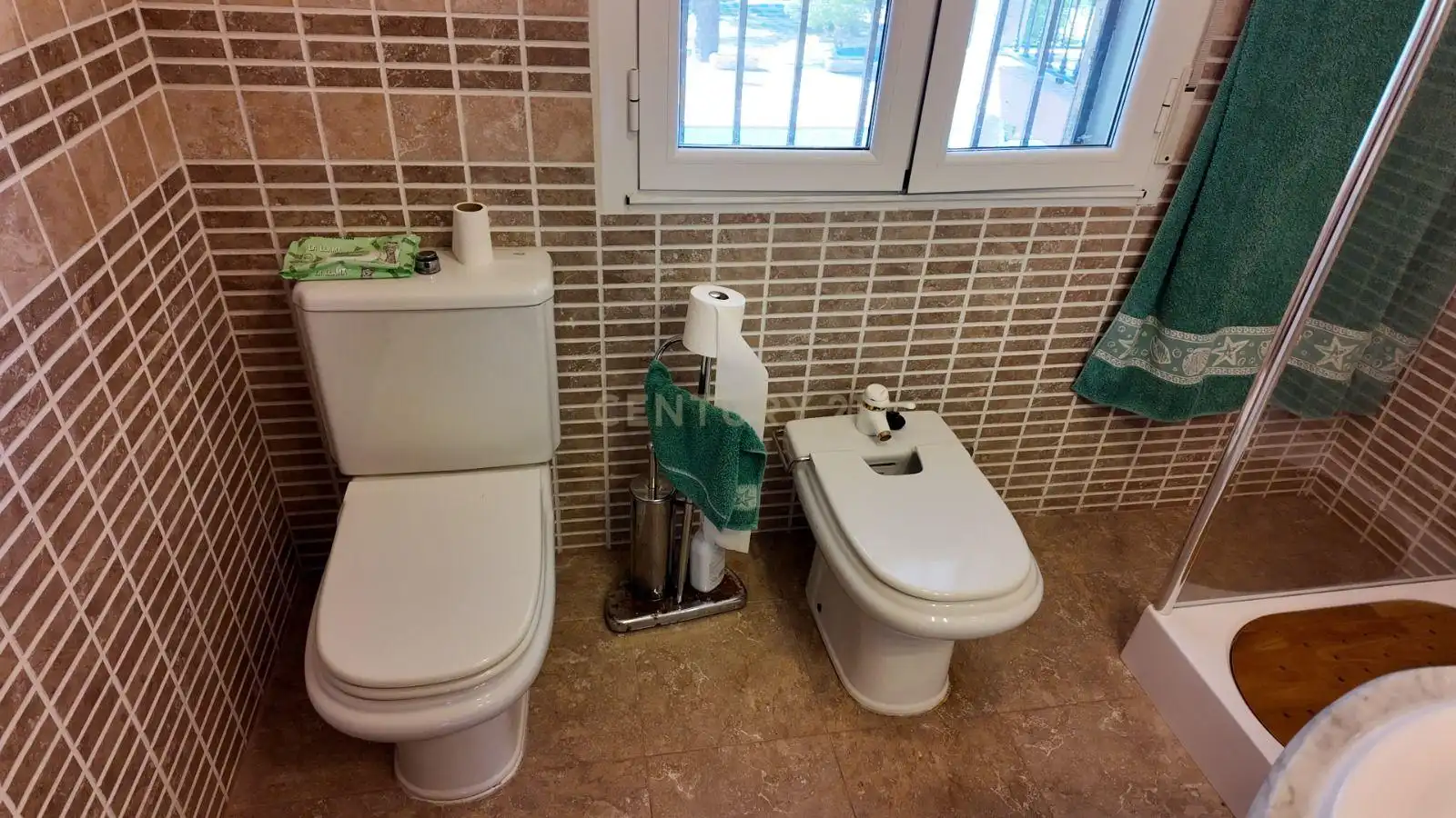 Bany de Casa o xalet en venda en Casar de Cáceres amb Aire condicionat, Jardí privat i Traster