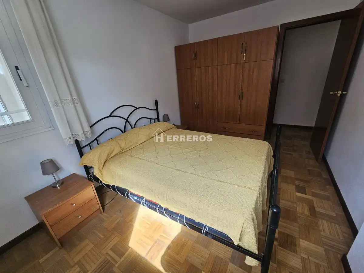 Dormitori de Apartament en venda en San Adrián 