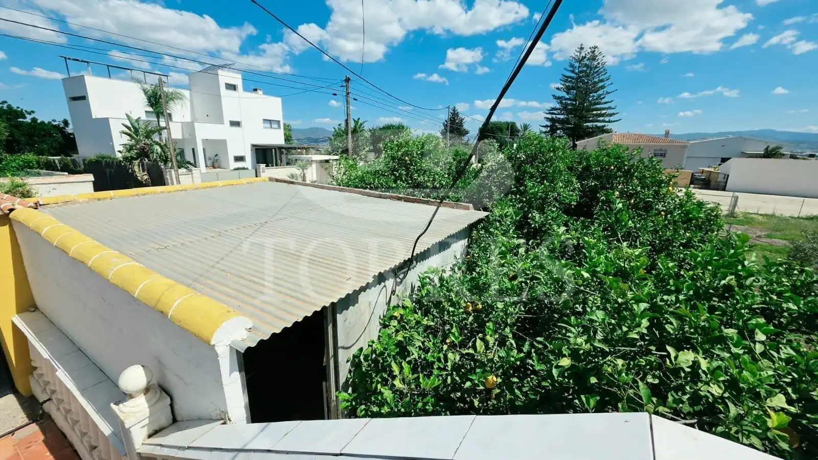 Vista exterior de Casa o xalet en venda en Alhaurín de la Torre amb Jardí privat, Traster i Balcó