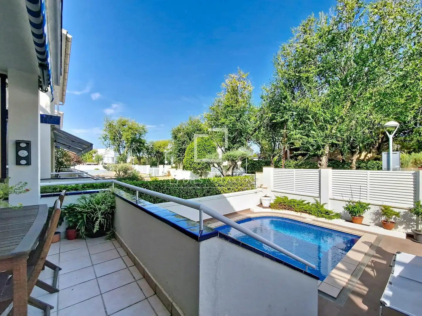 Exterior view of Houses for sale in Vilanova i la Geltrú  with Air Conditioner, Heating and Private garden