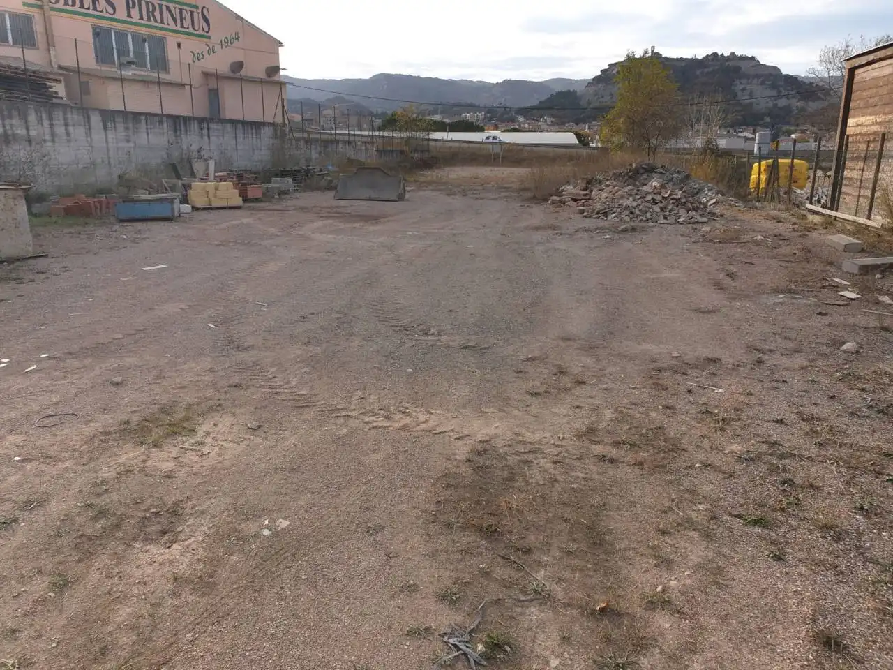 Industrial land for sale in Tona