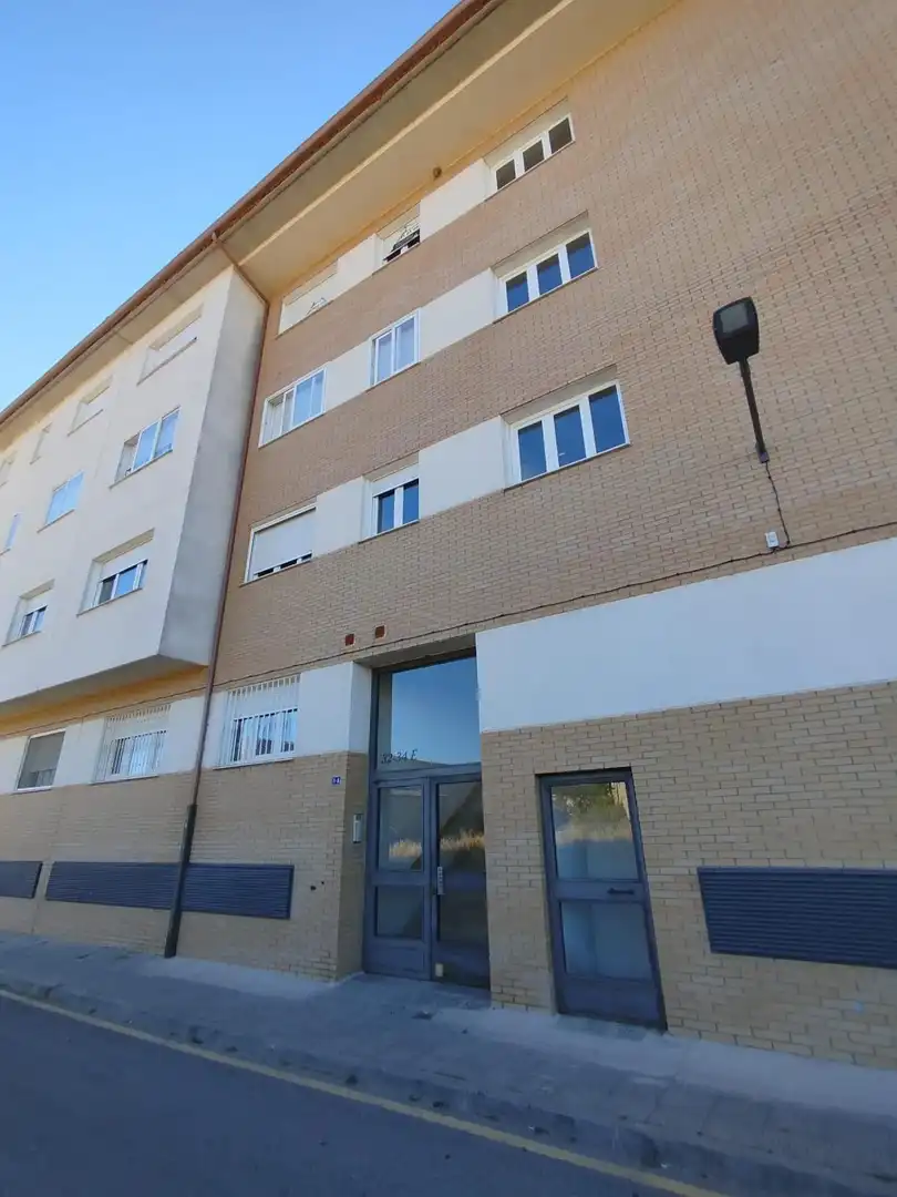 Vista exterior de Piso en venta en Las Navas del Marqués  con Calefacción