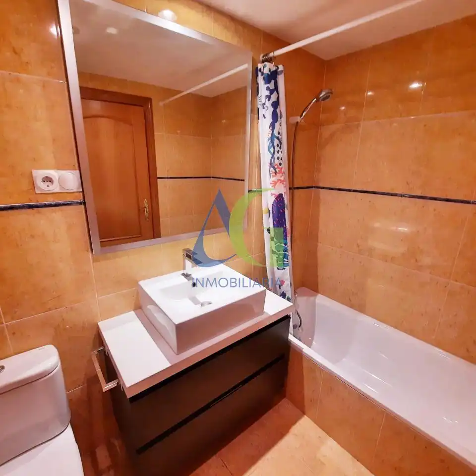 Bathroom of Flat for sale in León Capital   with Heating, Parquet flooring and Terrace