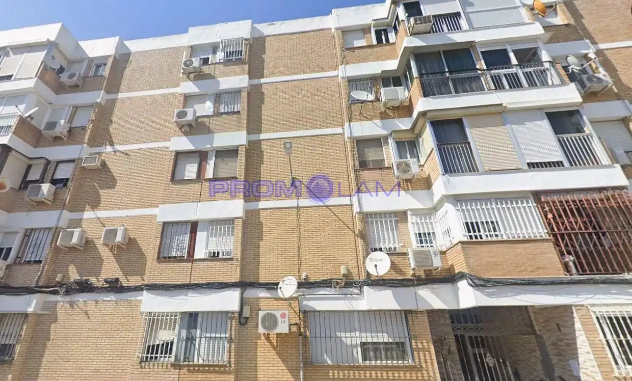 Vista exterior de Piso en venta en Sevilla