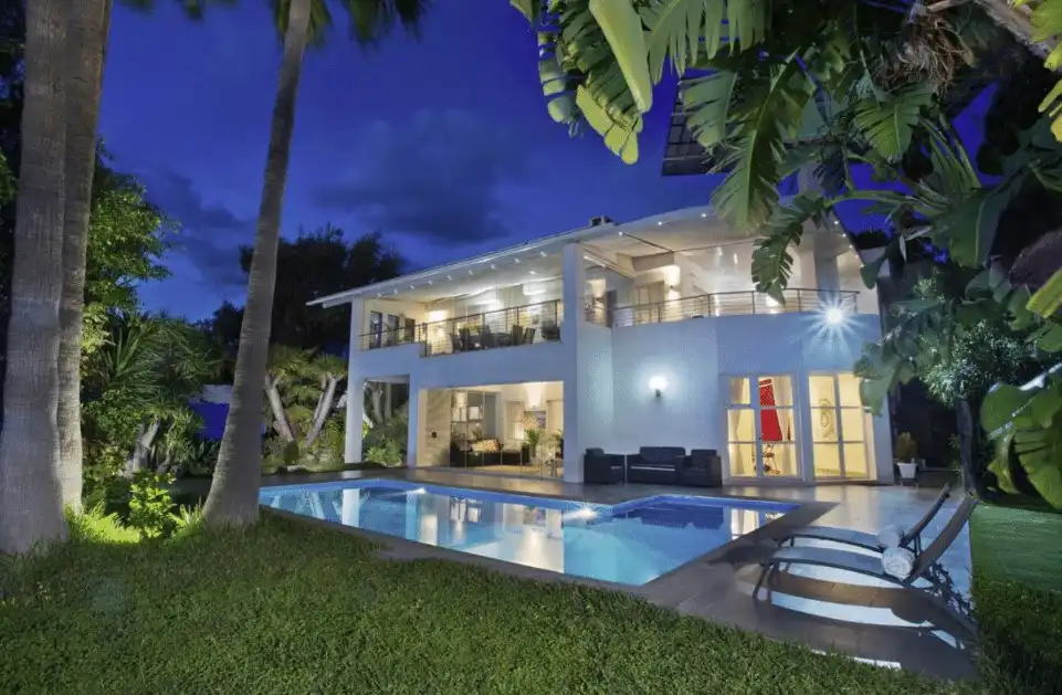 Chalet con piscina en venta en Elviria - Cabopino