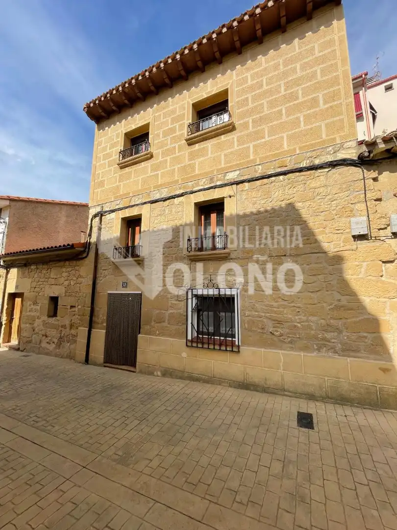 Vista exterior de Casa o chalet en venta en Cuzcurrita de Río Tirón con Calefacción, Terraza y Amueblado