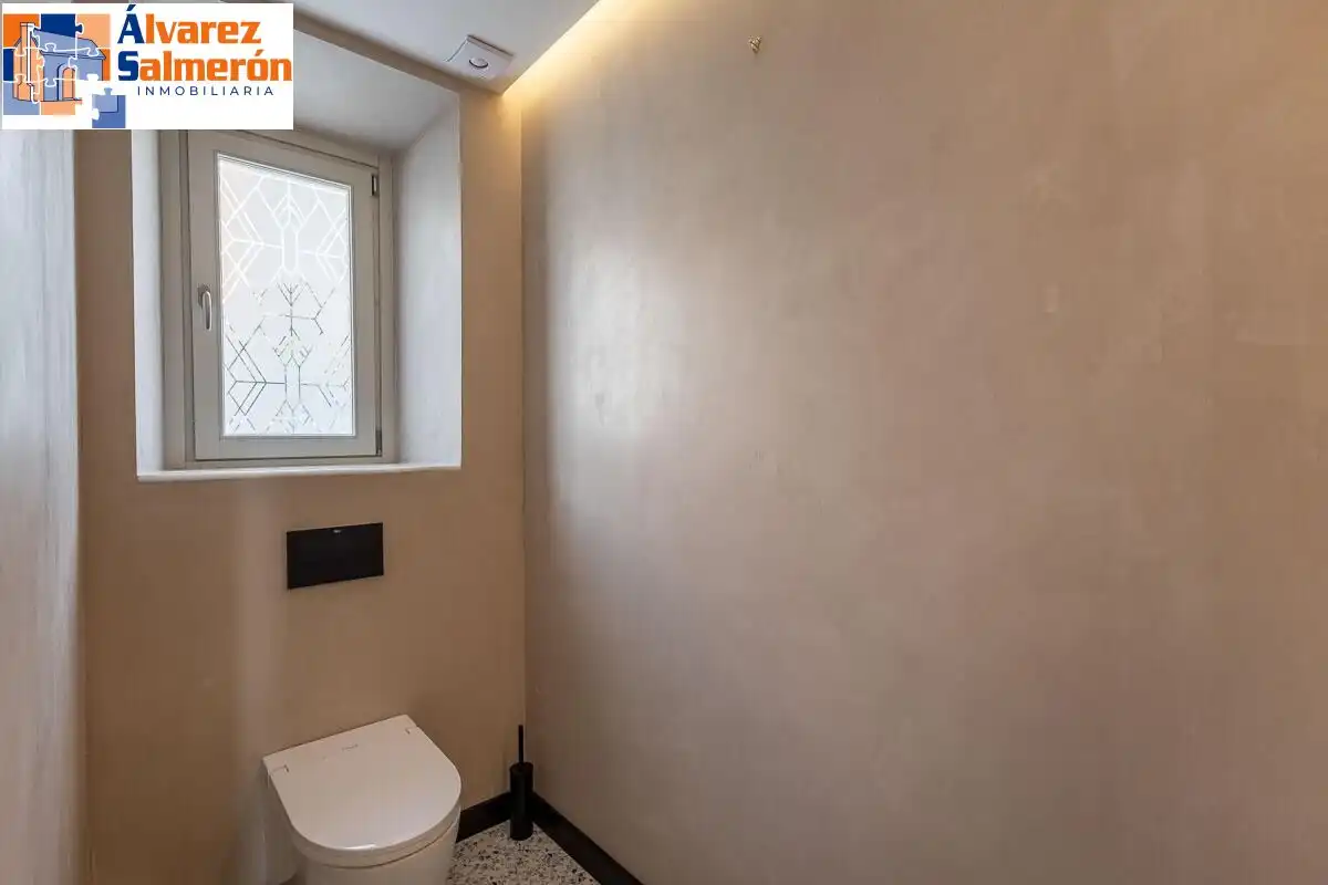 Bany de Casa o xalet en venda en Granada amb Aire condicionat, Jardí privat i Terrassa