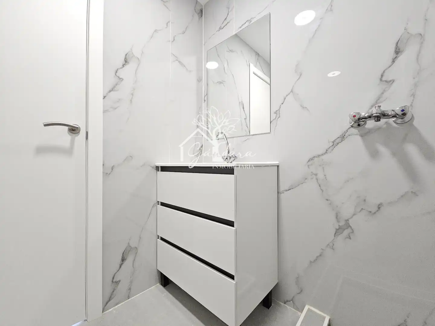 Bathroom of Commercial properties for rent in Ferrol