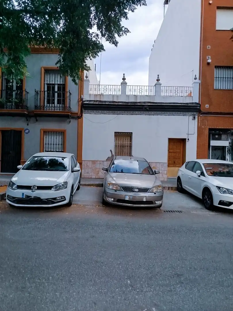 Parking of Houses for sale in Sevilla