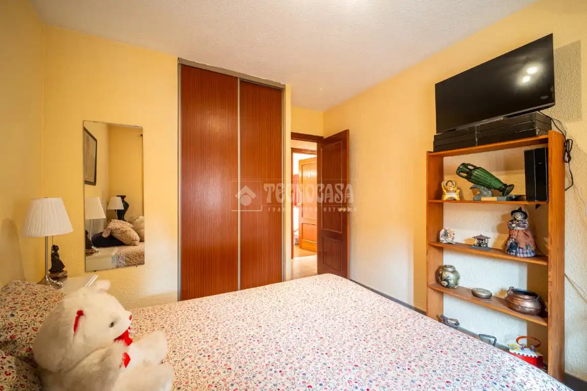 Habitación de Casa adosada en venta en Arganda del Rey con Aire acondicionado y Amueblado