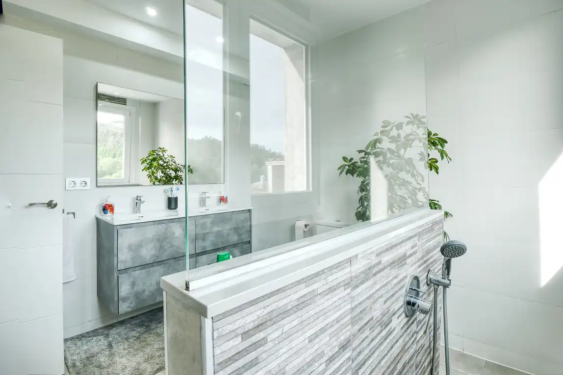 Baño de Casa o chalet en venta en A Laracha   con Calefacción, Jardín privado y Trastero