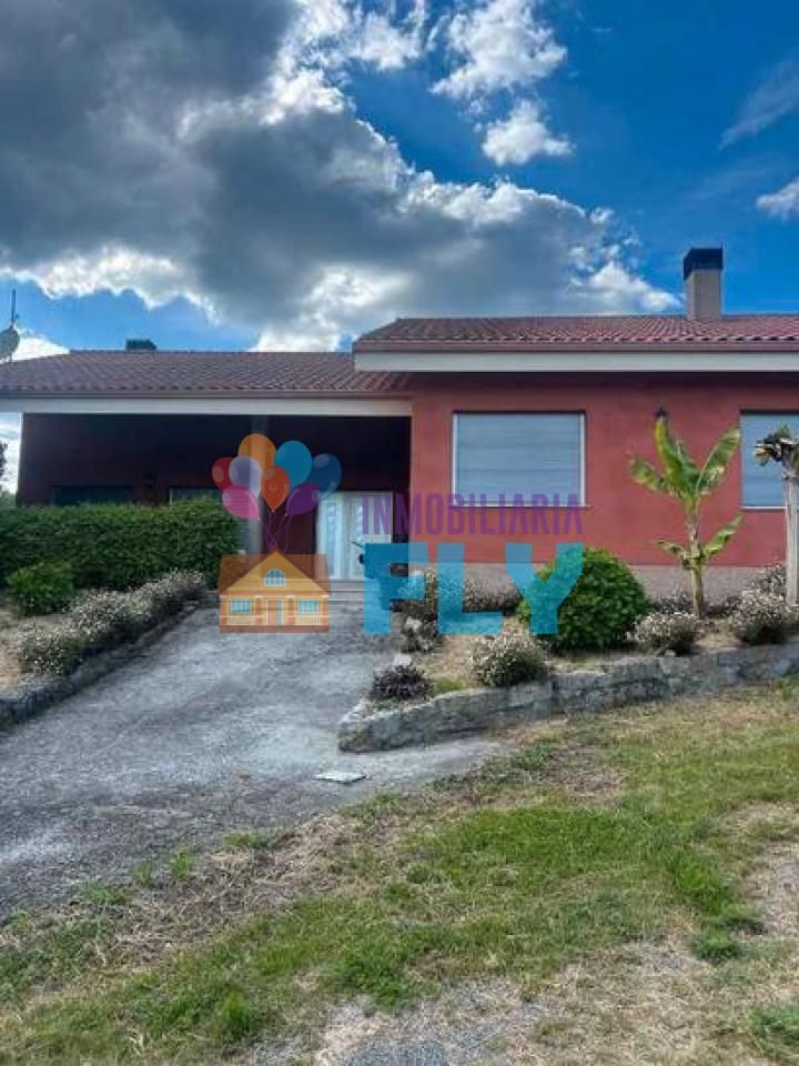 Exterior view of House or chalet for sale in Toén  with Heating, Private garden and Terrace